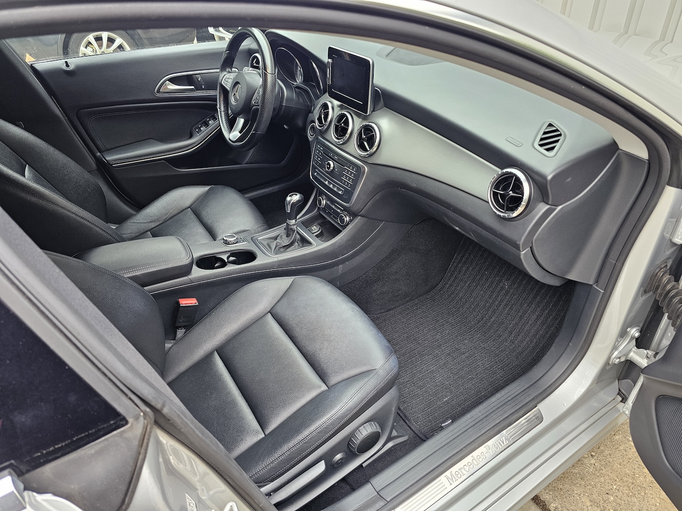 
								Mercedes-Benz CLA 180 Ambition Shooting Brake full									