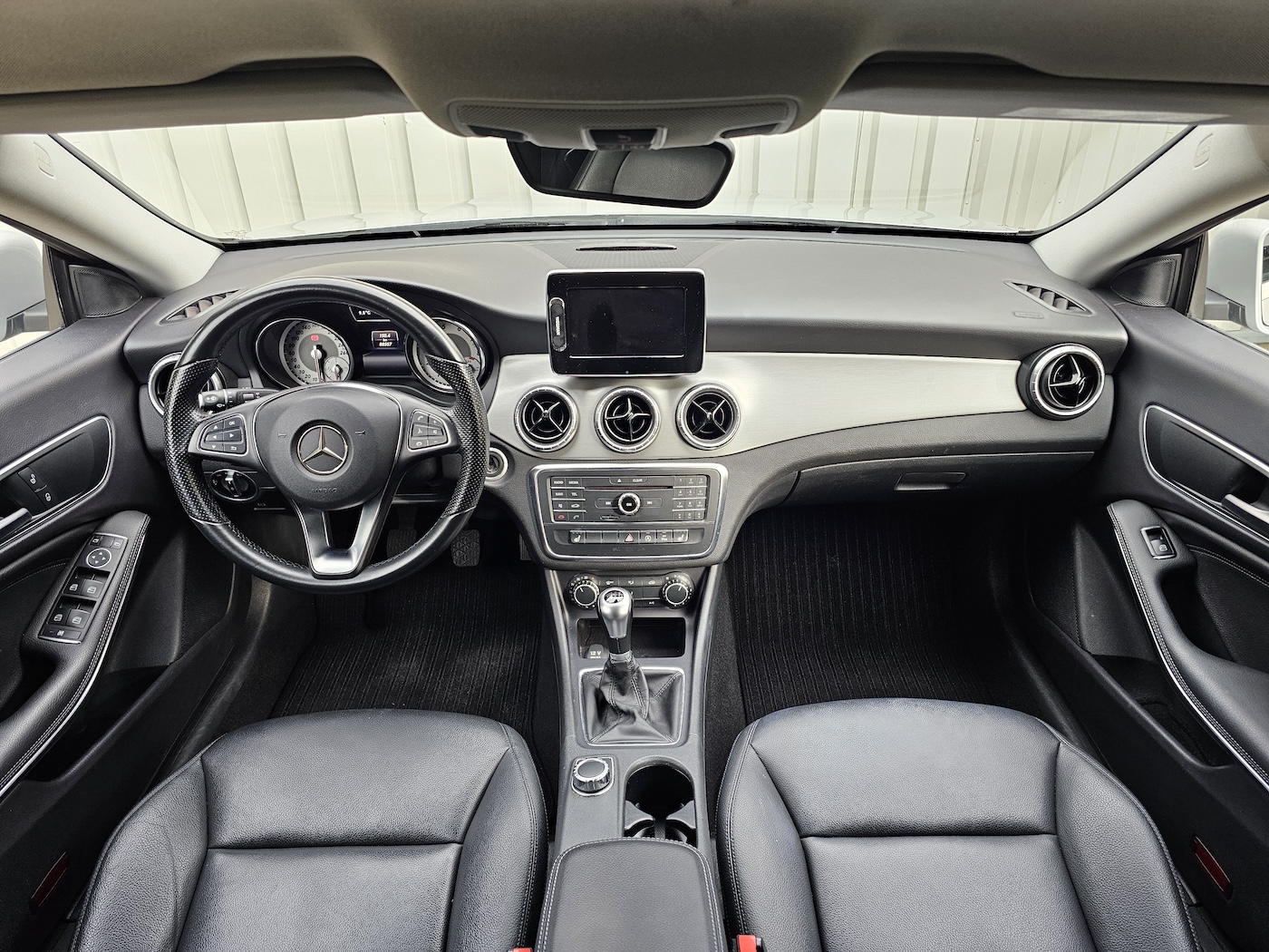 
								Mercedes-Benz CLA 180 Ambition Shooting Brake full									