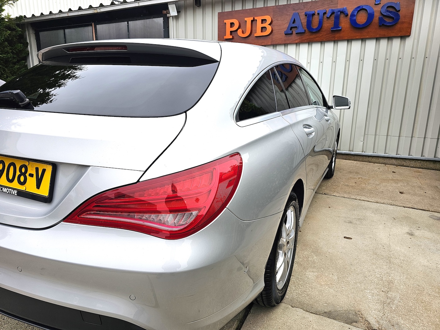 
								Mercedes-Benz CLA 180 Ambition Shooting Brake full									