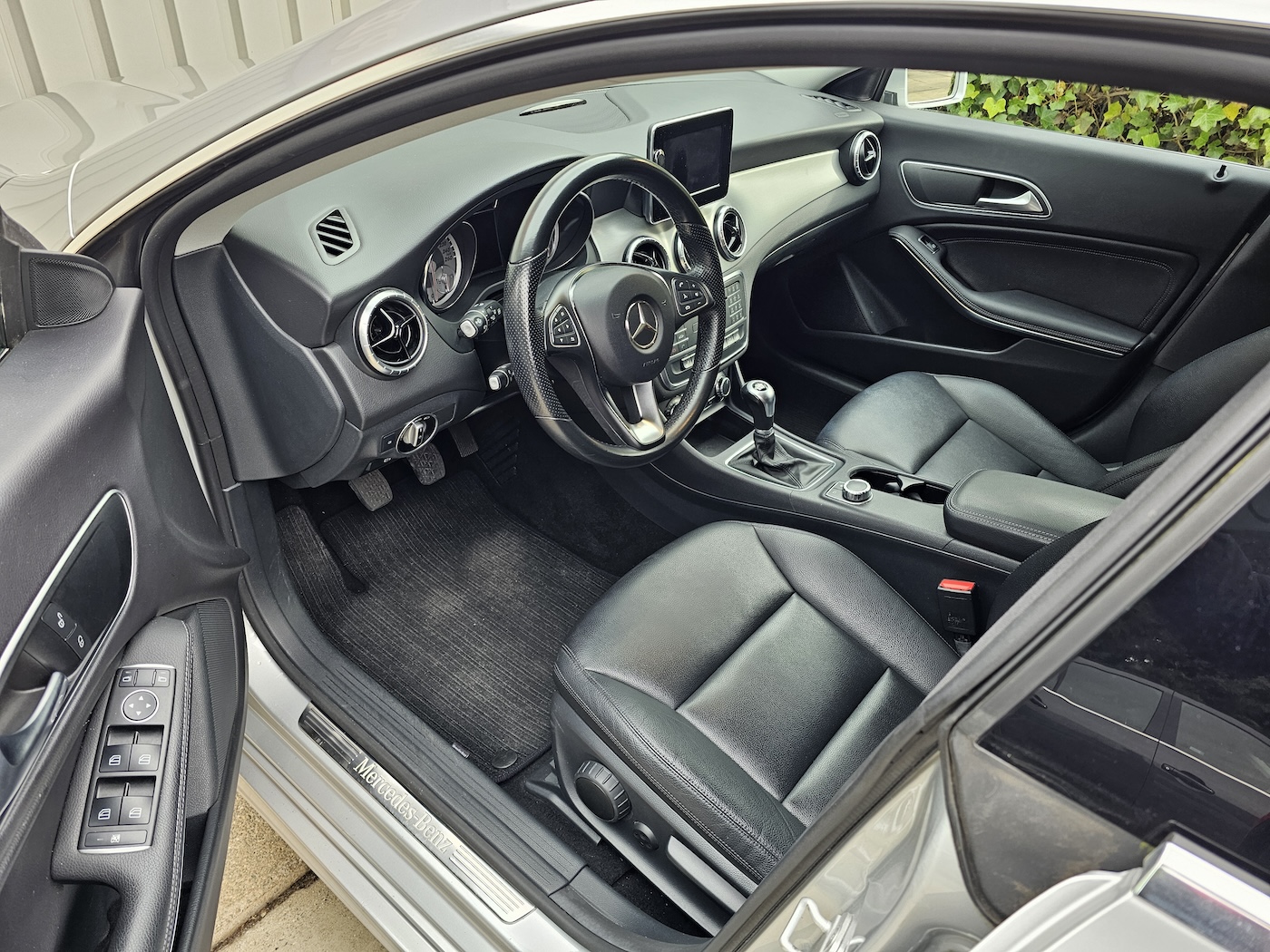 
								Mercedes-Benz CLA 180 Ambition Shooting Brake full									