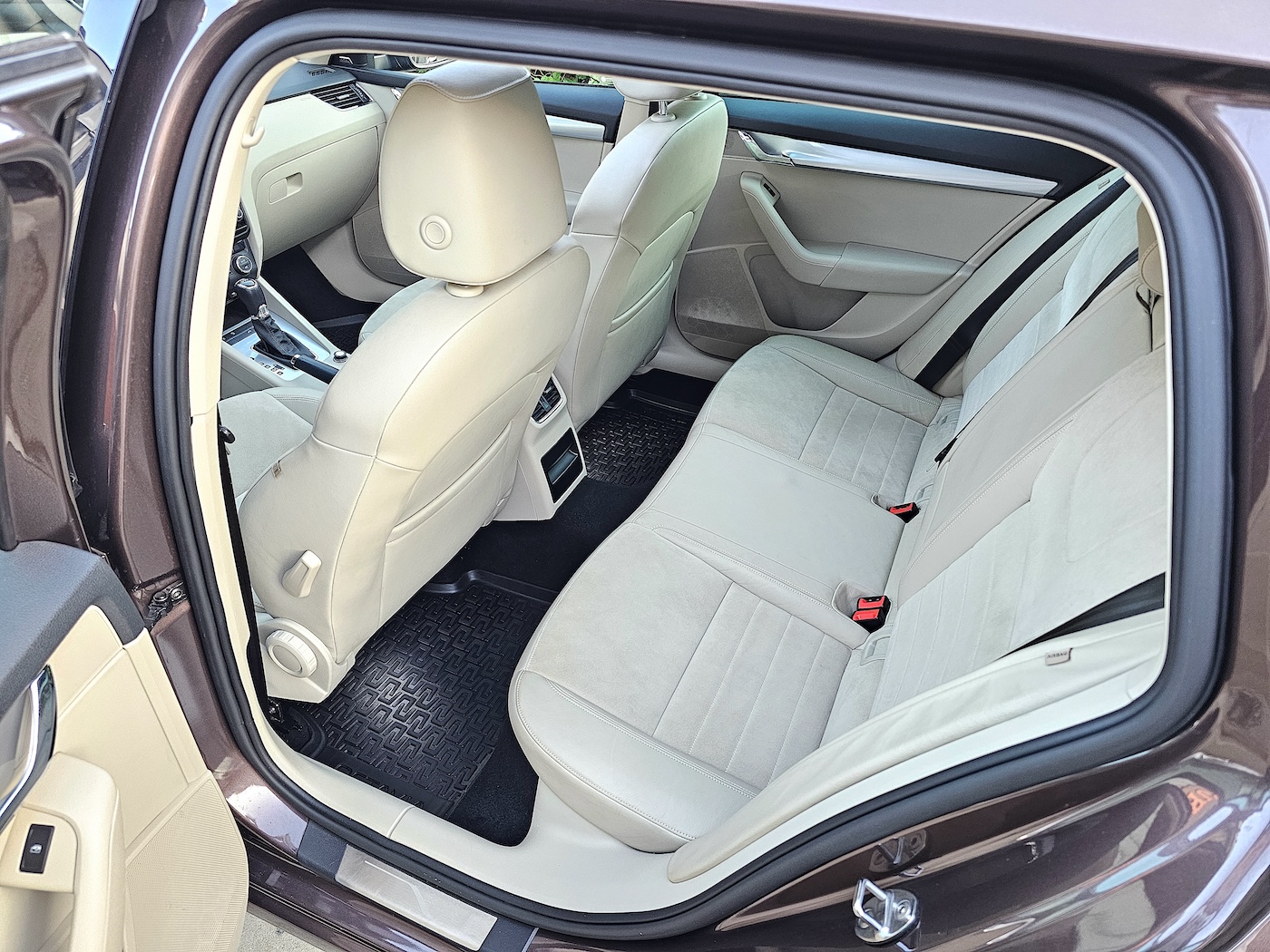 
								Skoda Octavia Combi full									