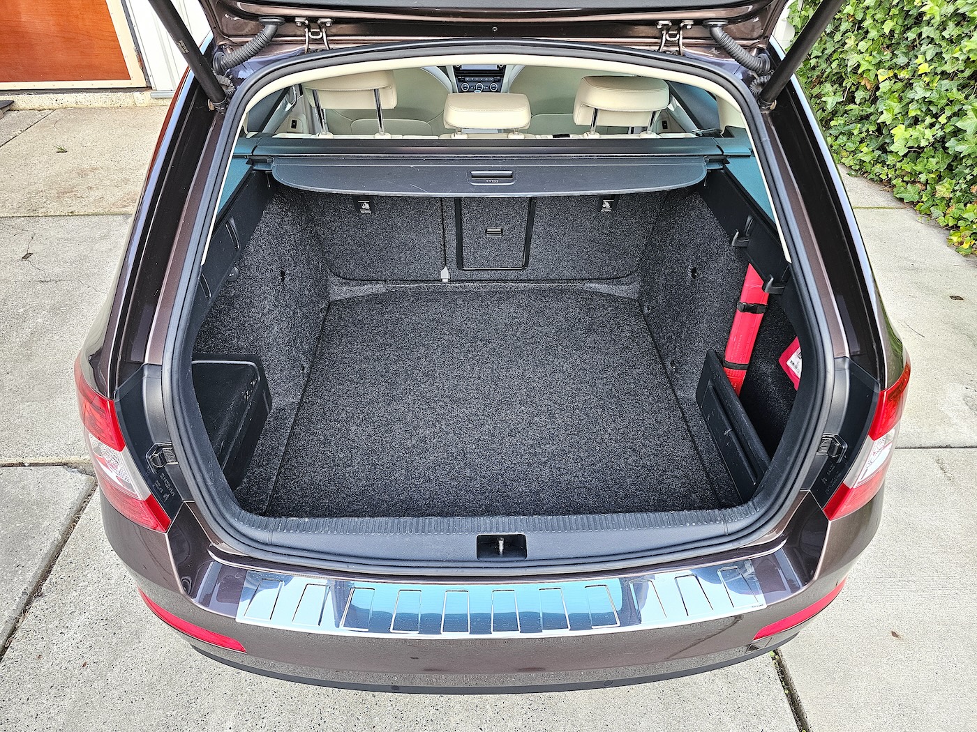 
								Skoda Octavia Combi full									