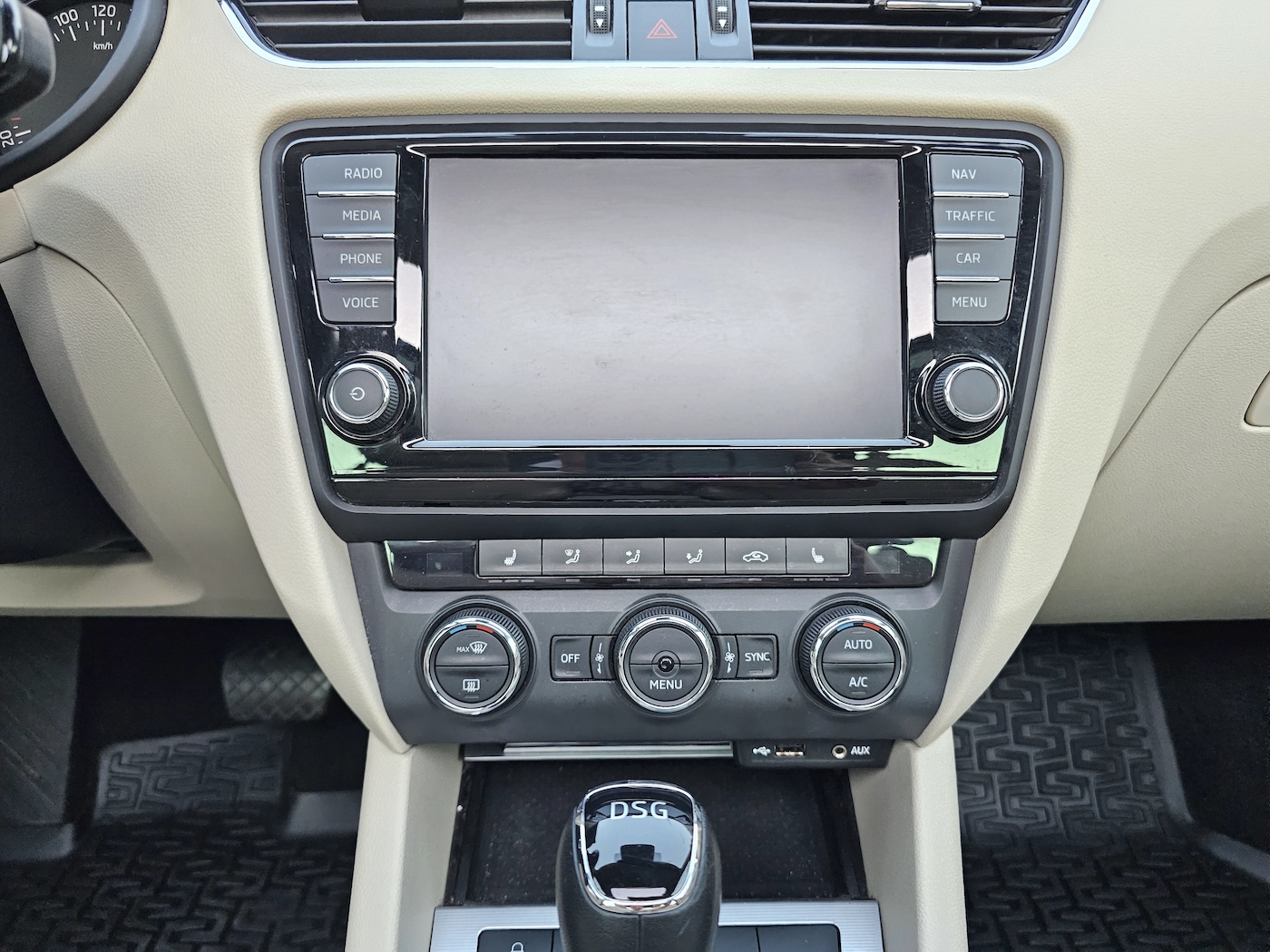 
								Skoda Octavia Combi full									