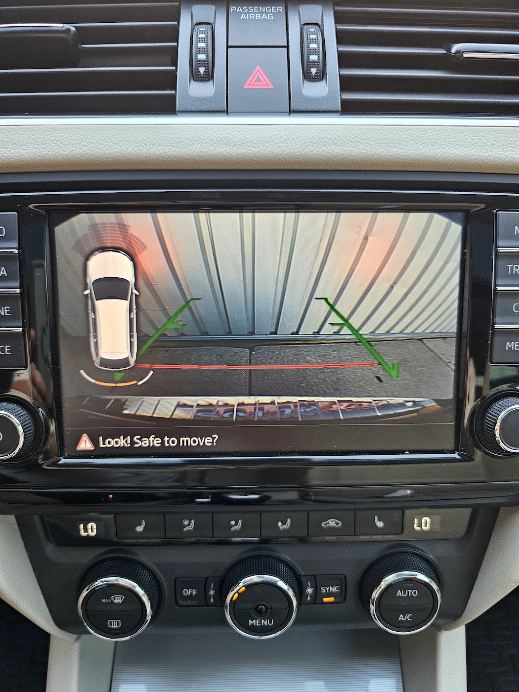 
								Skoda Octavia Combi full									