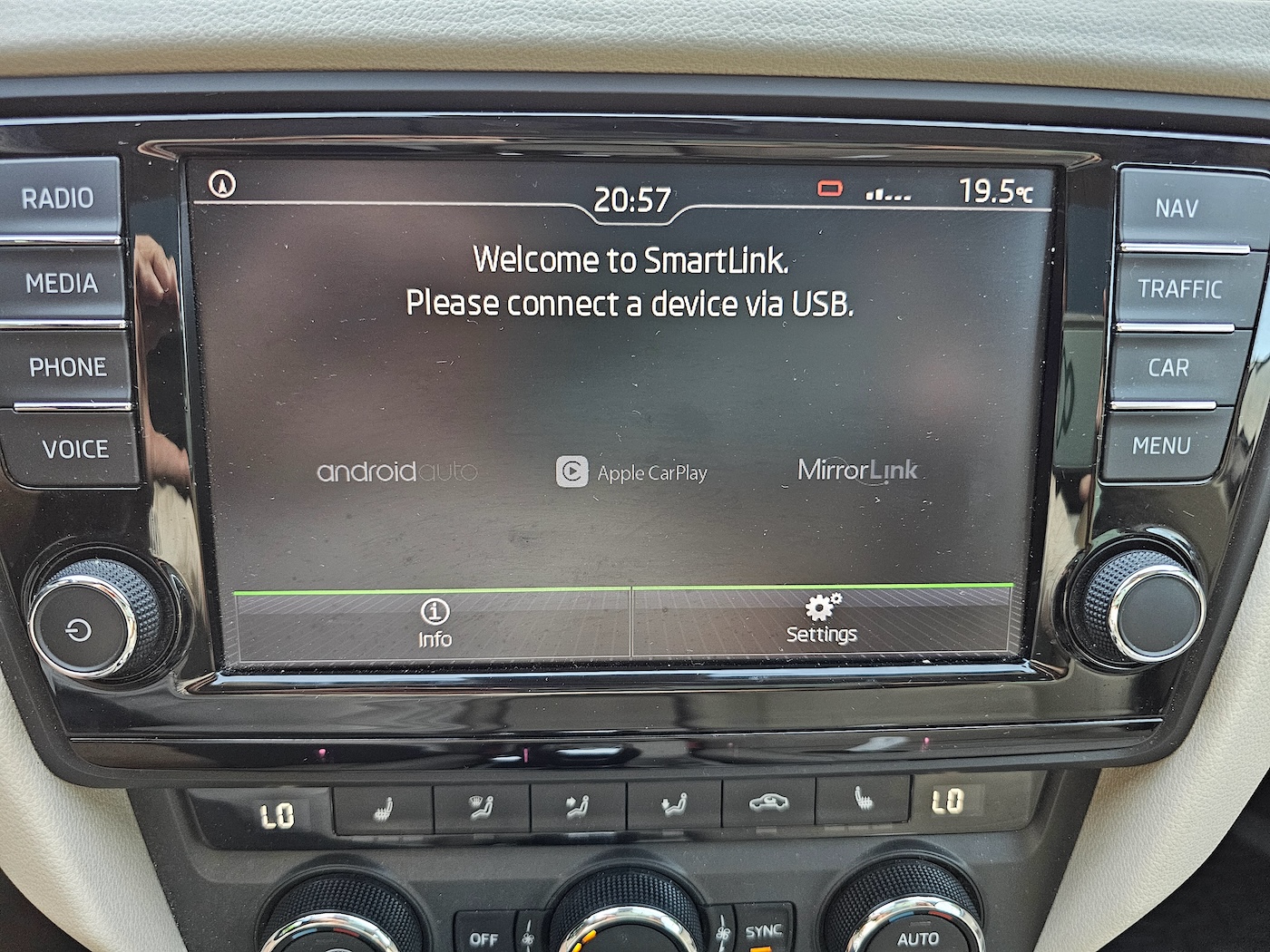 
								Skoda Octavia Combi full									