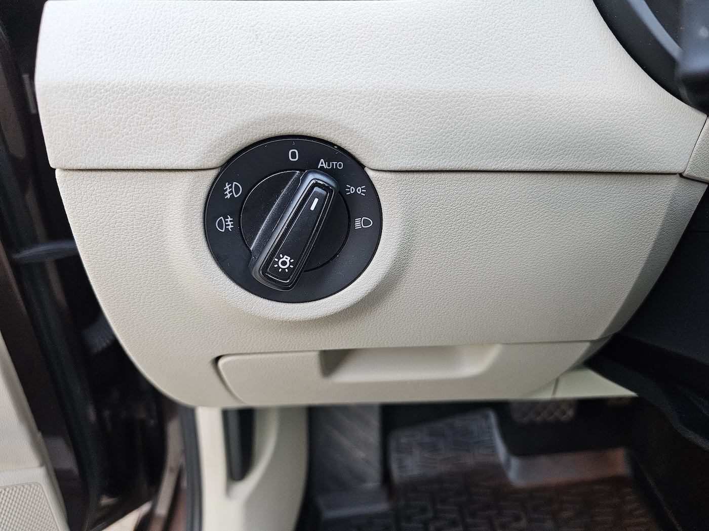 
								Skoda Octavia Combi full									