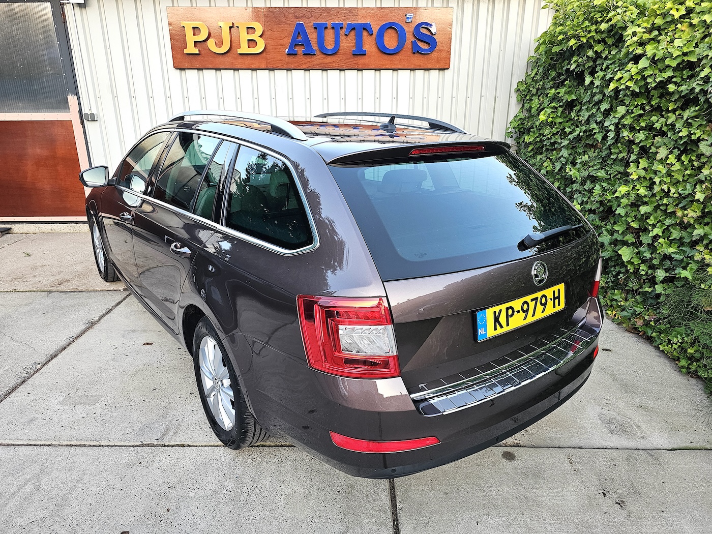 
								Skoda Octavia Combi full									