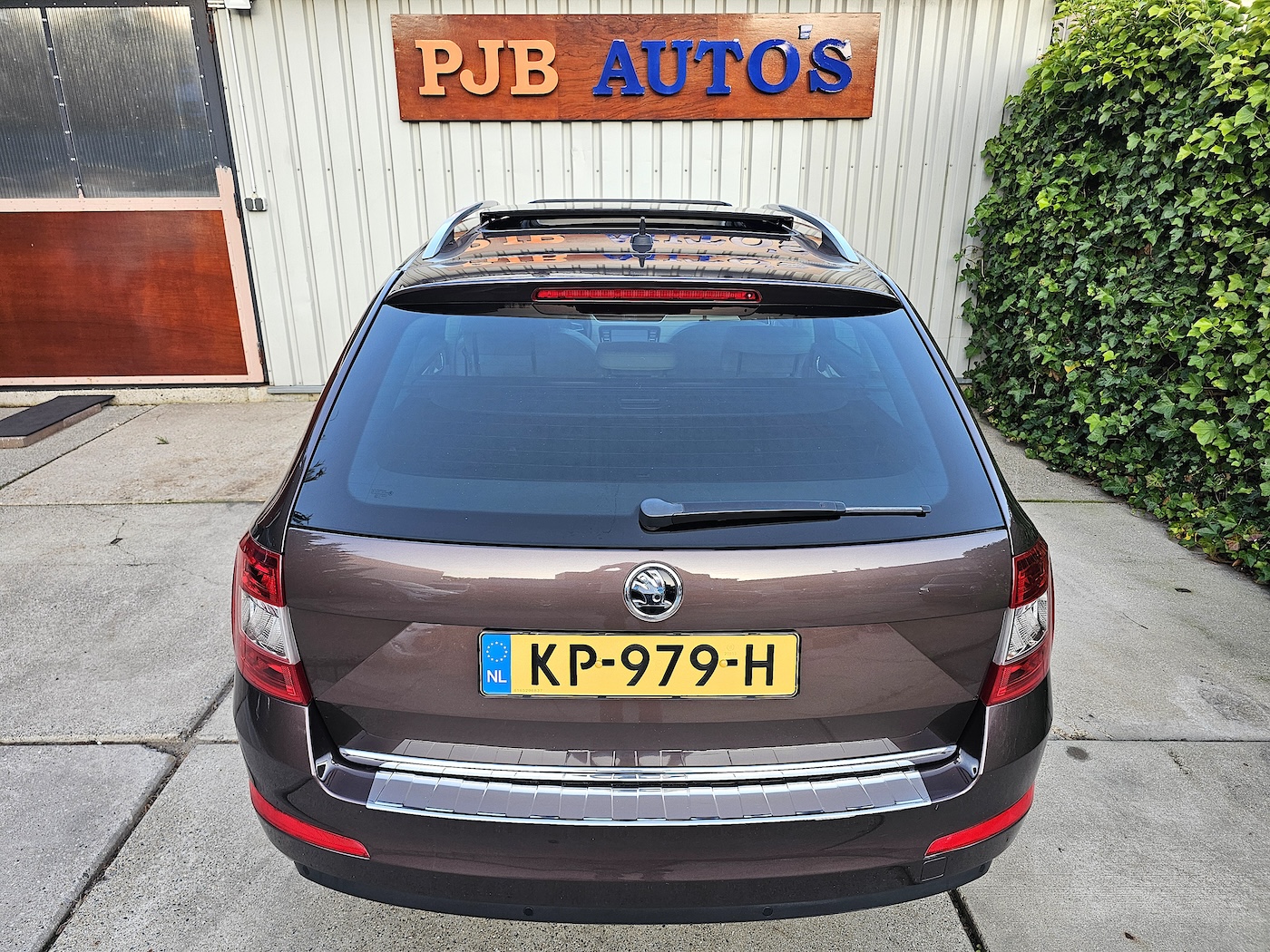 
								Skoda Octavia Combi full									