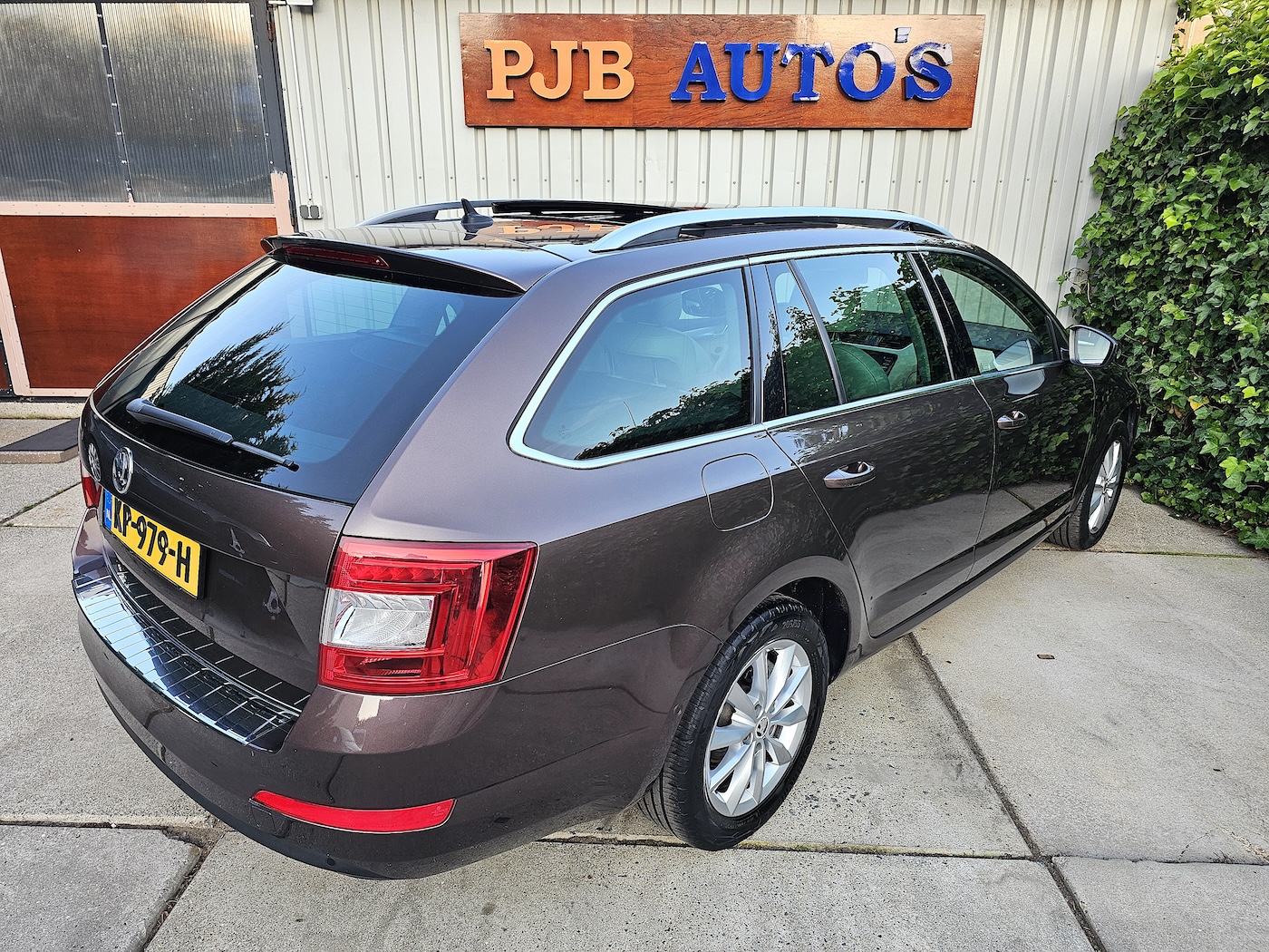 
								Skoda Octavia Combi full									