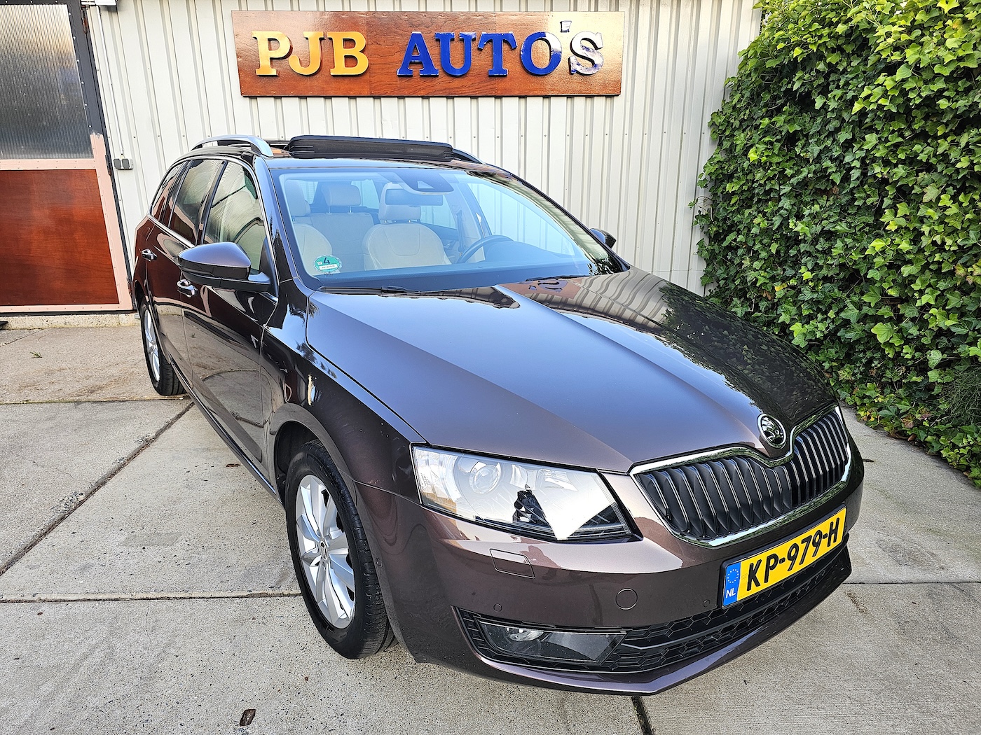 
								Skoda Octavia Combi full									