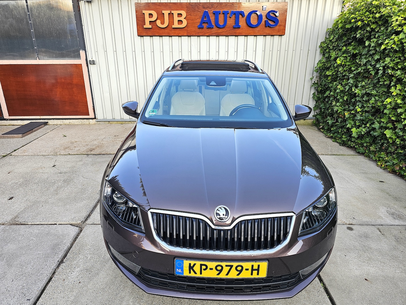
								Skoda Octavia Combi full									
