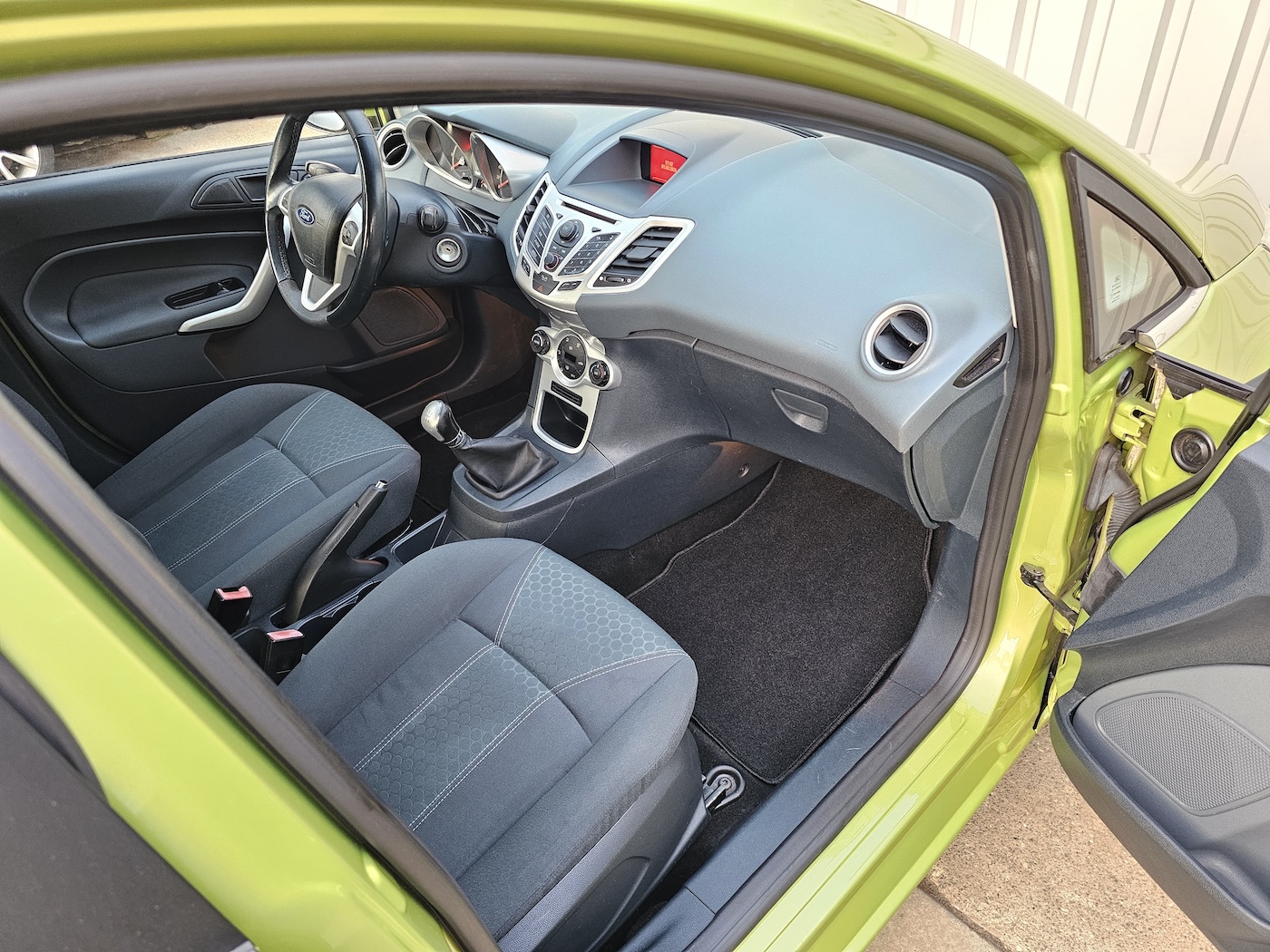 
Ford Fiesta 1.25 Titanium full									