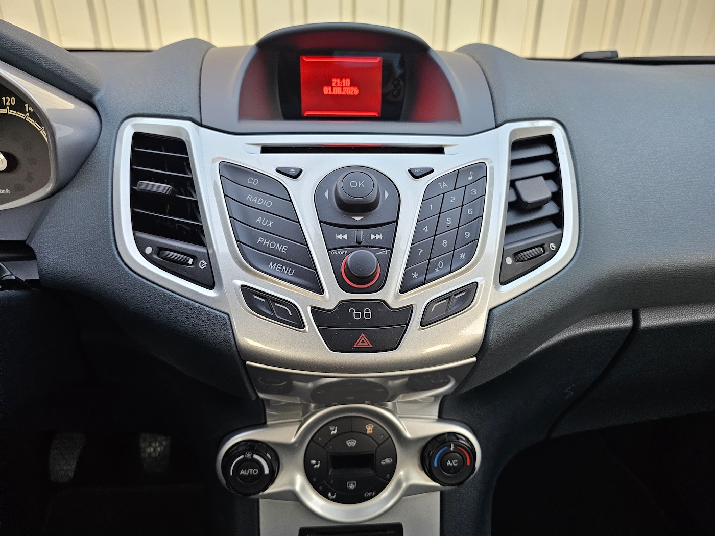 
Ford Fiesta 1.25 Titanium full									