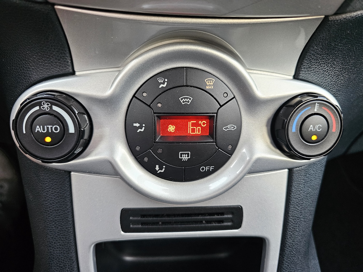 
Ford Fiesta 1.25 Titanium full									